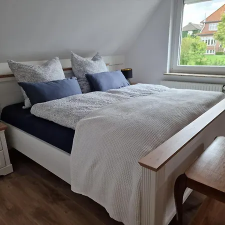 Heide-marie, * Schneverdingen